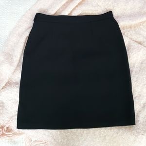 2/40🍉 Classic mini black skirt